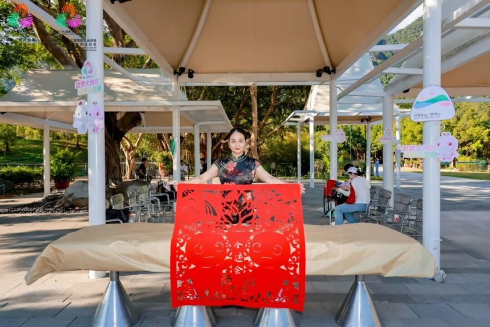 与背后的青, 充满期待的, 激励大家关